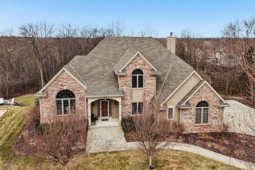 W170N5385 Ridgewood Drive, Menomonee Falls, WI, 53051 | Card Image