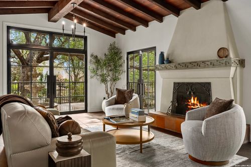 215 Canyon Dr, Alamo Heights, TX, 78209-3603 | Card Image