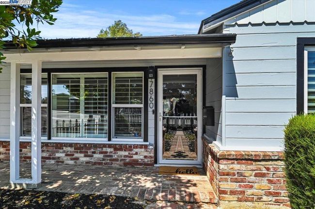 17860 Almond Rd, House other with 5 bedrooms, 4 bathrooms and 4 parking in Castro Valley CA | Image 5