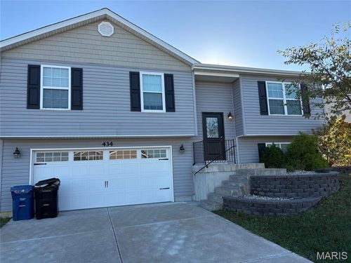 434 Honeysuckle Creek Dr, Wentzville, MO, 63385-5610 | Card Image