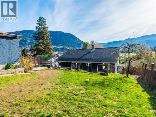 650 9th Ave, Castlegar, BC, V1N1M4 | Card Image
