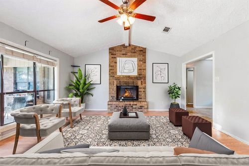 421 Saint Andrews St, Meadowlakes, TX, 78654-6811 | Card Image