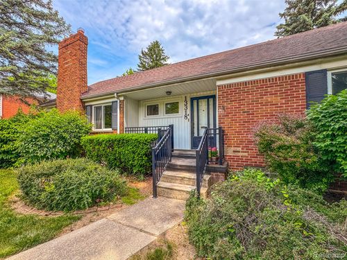 13318 Nadine Ave, Huntington Woods, MI, 48070-1423 | Card Image