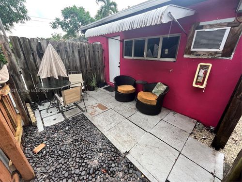 2-1337 Ne 3rd Ave, Fort Lauderdale, FL, 33304-1025 | Card Image