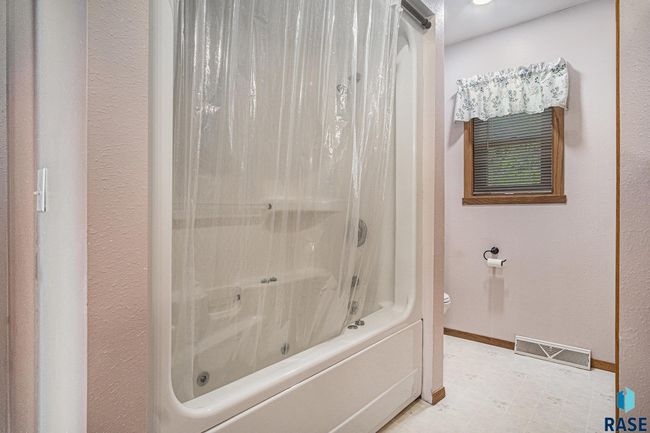 805 College Ave N, House other with 3 bedrooms, 2 bathrooms and null parking in Wessington Springs SD | Image 10