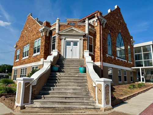 201 E Church St, Ozark, MO, 65721-8365 | Card Image
