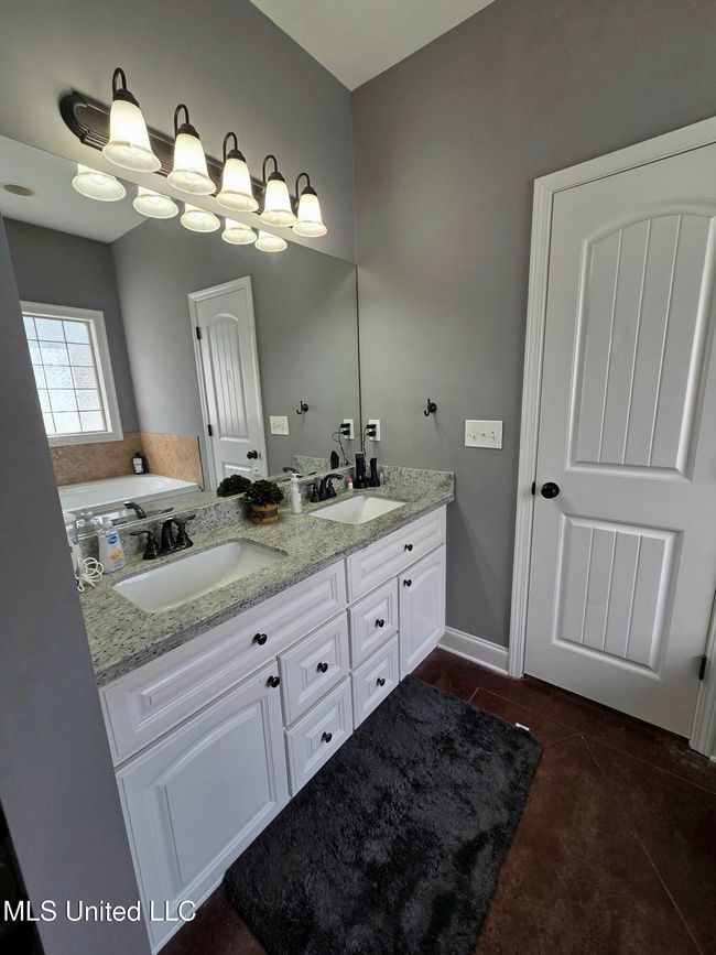 Primary bath | Image 11