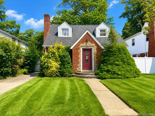2284 Wynsum Avenue, Hempstead, NY, 11566 | Card Image