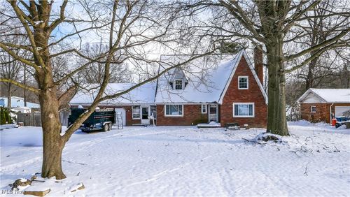 3749 Staunton Drive, Youngstown, OH, 44505 | Card Image