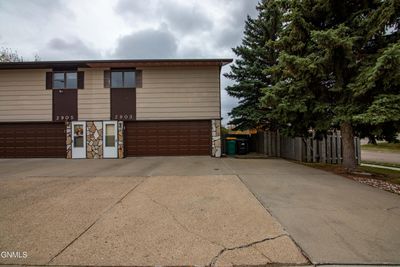 2903 Vancouver Lane, Townhouse with 3 bedrooms, 2 bathrooms and null parking in Bismarck ND | Image 2