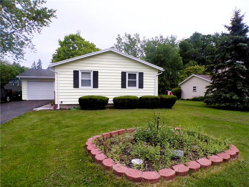 2 Peach Blossom Cir, Hilton, NY, 14468-1038 | Card Image