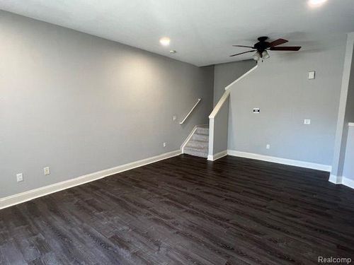 140-26686 Kirkway Dr, Woodhaven, MI, 48183-1977 | Card Image