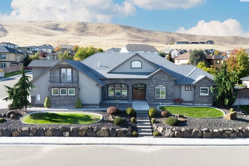 2303 W 49th Ave, Kennewick, WA, 99337-8000 | Card Image