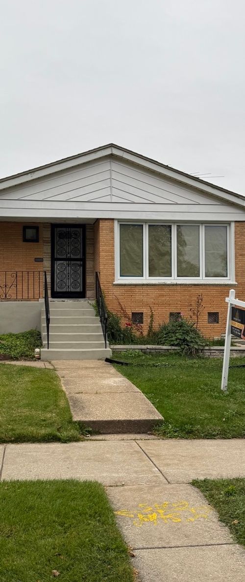 9347 S Crandon Ave, Chicago, IL, 60617-3927 | Card Image