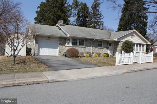 456 Lincoln Ave, EPHRATA, PA, 17522-2119 | Card Image
