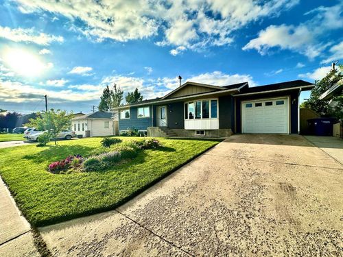 621 26 St S, Fort Macleod, AB, T0L0Z0 | Card Image