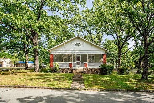 5222 Woodlawn Dr, Little Rock, AR, 72205-3537 | Card Image