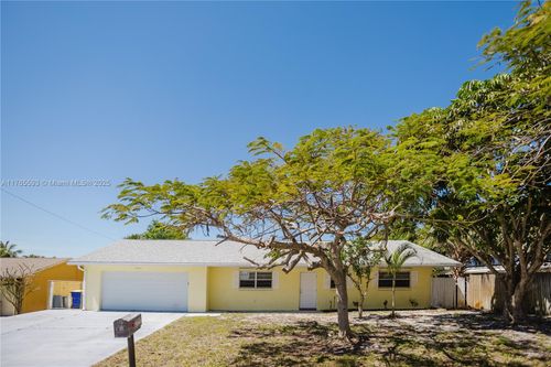 2212 Ne 21st Ave, Jensen Beach, FL, 34957-5184 | Card Image