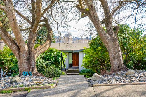 943 Shavington St, North Vancouver, BC, V7L1K6 | Card Image