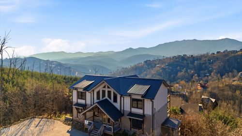986 Chestnut Dr, Gatlinburg, TN, 37738-4452 | Card Image