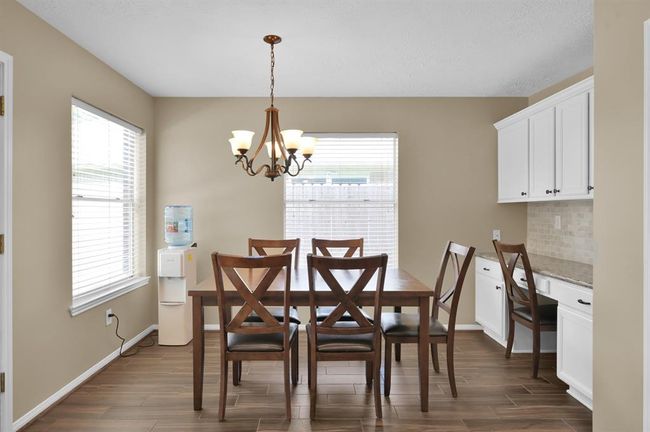 KITCHEN BREAKFAST ROOM - TABLE AND CHAIRS CAN STAY WITH HOME | Image 16
