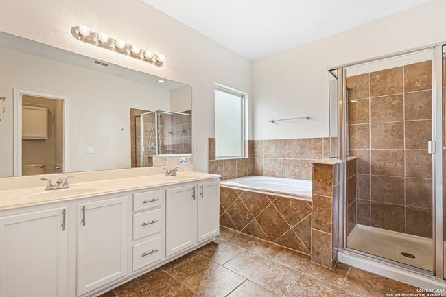5801 Devonwood St, House other with 4 bedrooms, 3 bathrooms and null parking in Cibolo TX | Image 9
