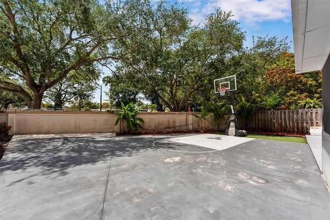 6800 Bayfront Cir, House other with 3 bedrooms, 3 bathrooms and null parking in Margate FL | Image 15
