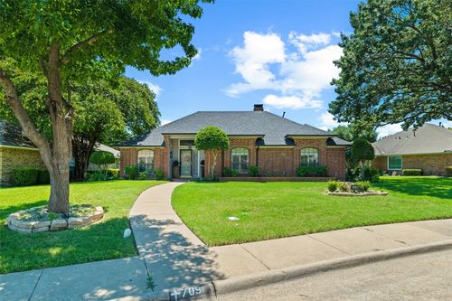 709 Arbor Creek Dr, Desoto, TX, 75115-4647 | Card Image