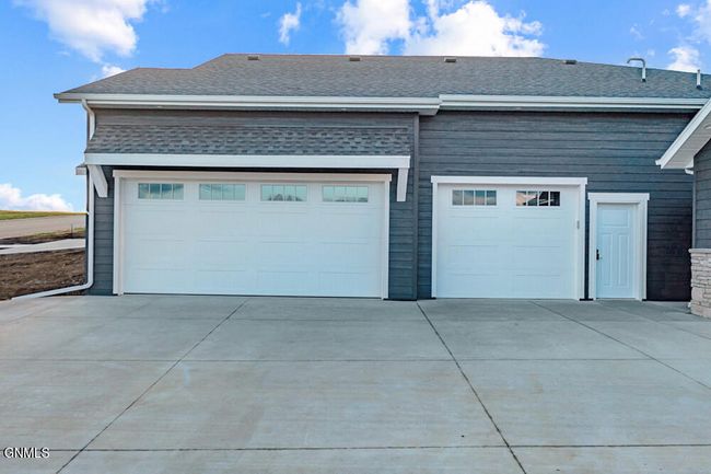 2020 Prairie Hawk Dr, Townhouse with 3 bedrooms, 2 bathrooms and null parking in Bismarck ND | Image 29