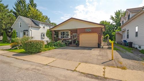 6442 Taylor St, Niagara Falls, ON, L2G2G1 | Card Image