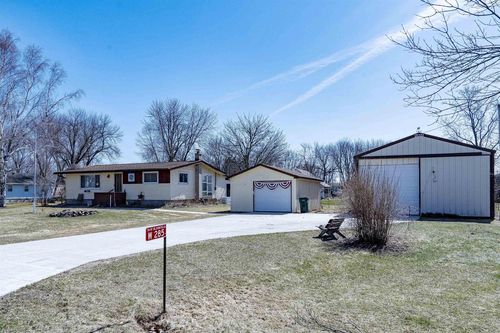 W285 Oak Street, BLOOMFIELD, WI, 54940 | Card Image