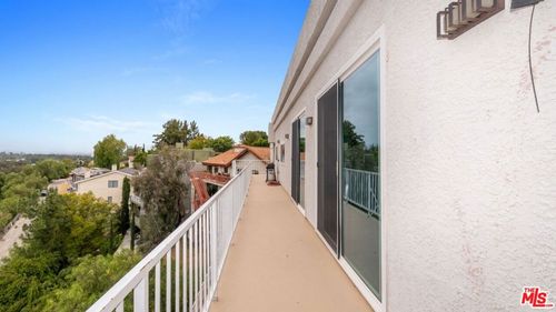 5035 Escobedo Dr, Woodland Hills, CA, 91364-4511 | Card Image