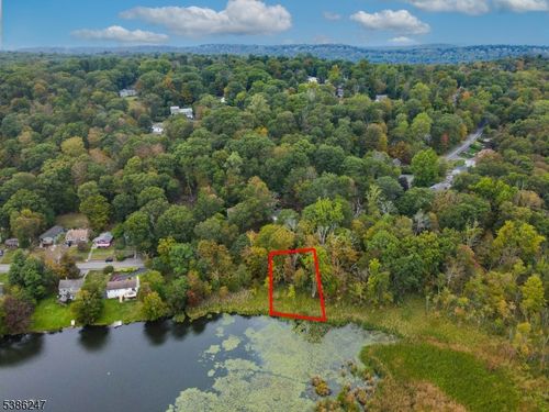 99 Seneca Lake Rd, Sparta, NJ, 07871-2825 | Card Image