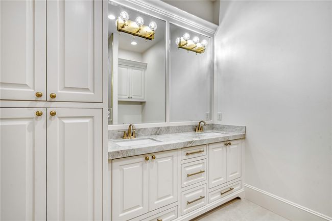 secondary bathroom | Image 22