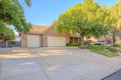 2525 E 2150 South Cir, St George, UT, 84790-6532 | Card Image