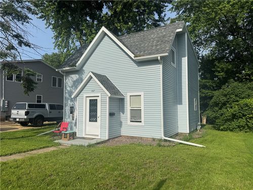 107 4th St W, Menomonie, WI, 54751-1856 | Card Image
