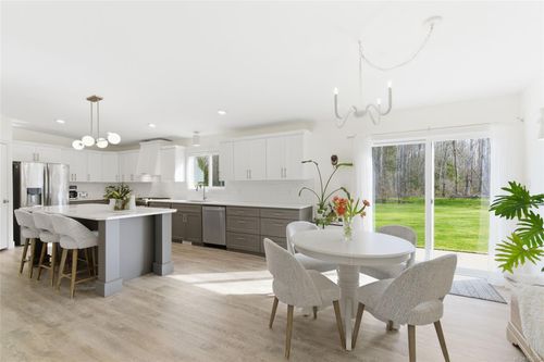 690 Gilbert Rd, Qualicum Beach, BC, V9K1V2 | Card Image