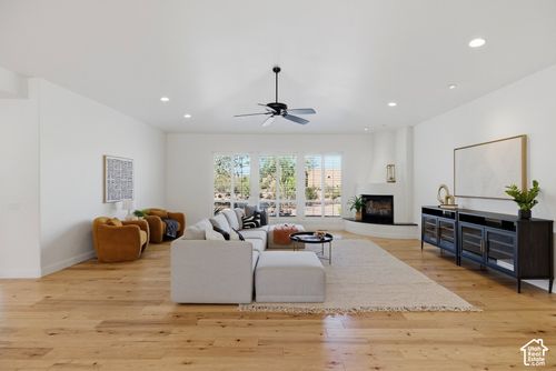 30 Bedrock Cir, Santa Clara, UT, 84765-5213 | Card Image