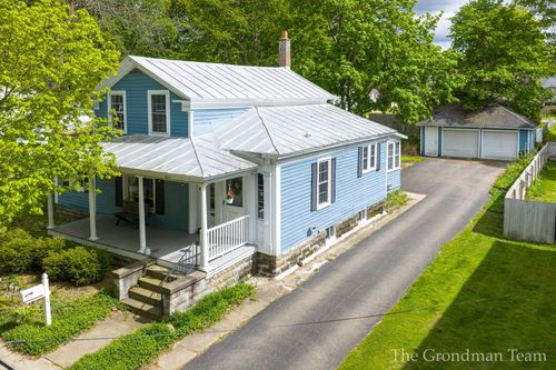 417 Monroe St, Allegan, MI, 49010-1220 | Card Image