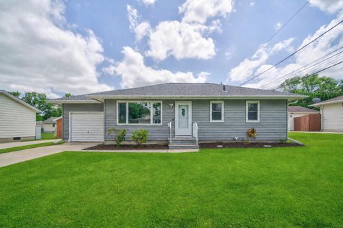 1129 Maxine Ave, Waterloo, IA, 50701-1827 | Card Image