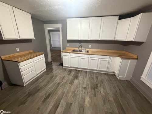 309 S Madison Ave, Ottumwa, IA, 52501-4812 | Card Image