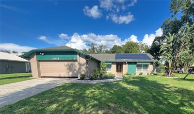 2504 E Timberlane Drive, House other with 3 bedrooms, 2 bathrooms and null parking in Plant City FL | Image 2