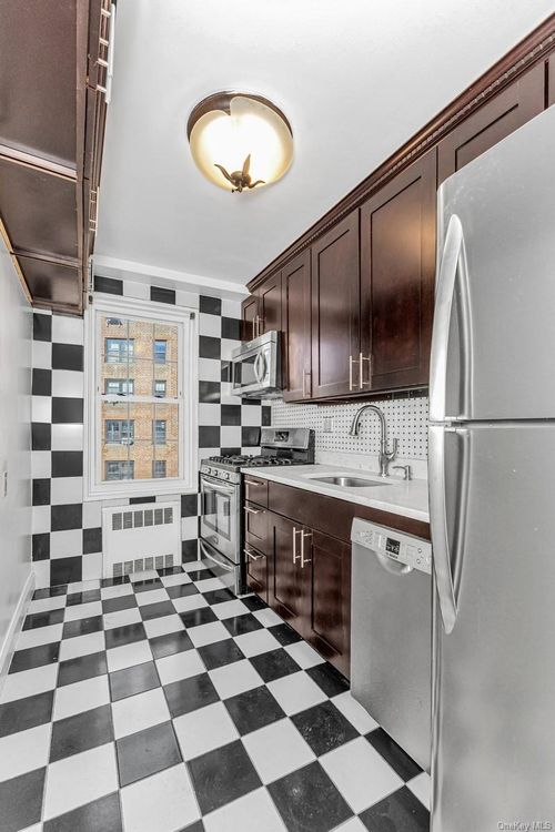 306-140-21 Burden Crescent, New York, NY, 11435 | Card Image