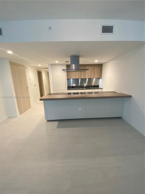 2007-1000 Brickell Plz, Miami, FL, 33131-3833 | Card Image