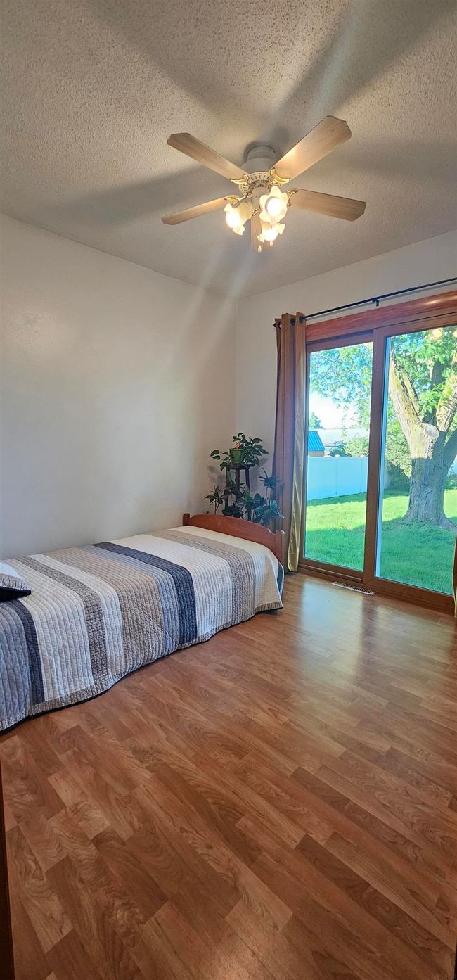 1011 Red Maple Ave, House other with 3 bedrooms, 2 bathrooms and null parking in Cresco IA | Image 16