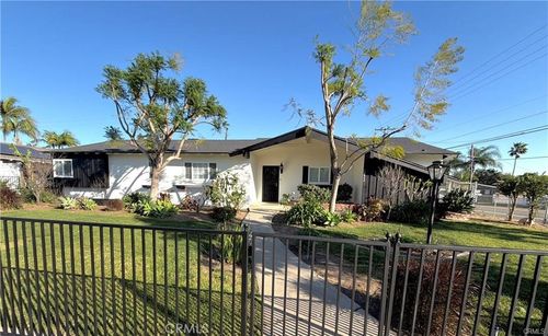 12472 Woodlawn Ave, Tustin, CA, 92780-2435 | Card Image