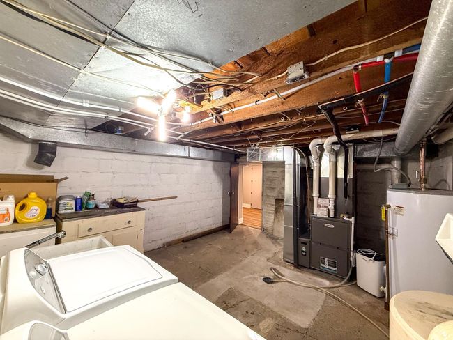 Large maintenance and laundry area | Image 34