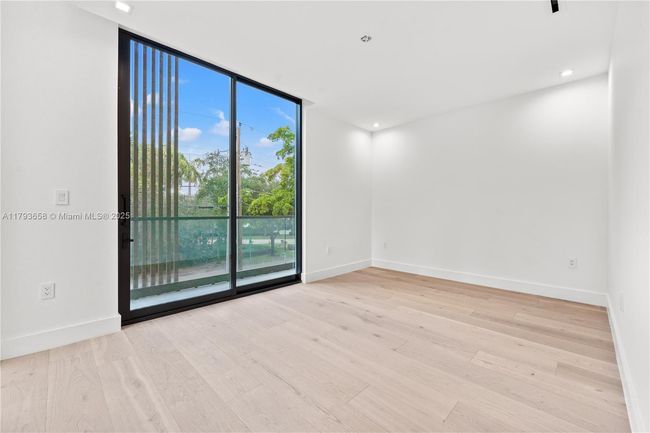 4951 University Dr, Townhouse with 3 bedrooms, 5 bathrooms and null parking in Coral Gables FL | Image 30