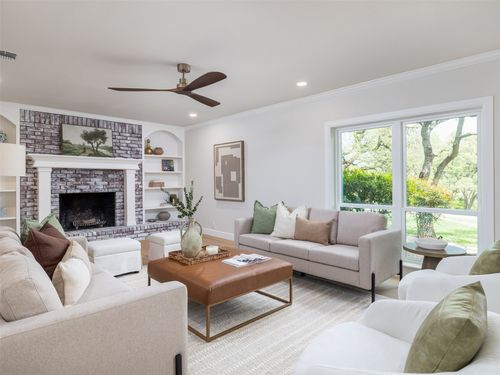 701 Oakwood Ln, Dripping Springs, TX, 78620-3952 | Card Image