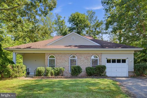 19105 Wayne Dr, TRIANGLE, VA, 22172-2131 | Card Image